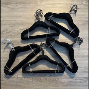 60 kids velvet hangers